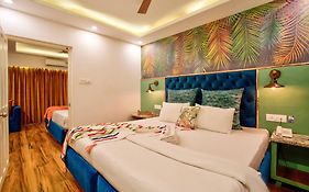 Lemonmint Svelton Manor